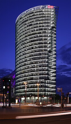 BahnTower bei Nacht
